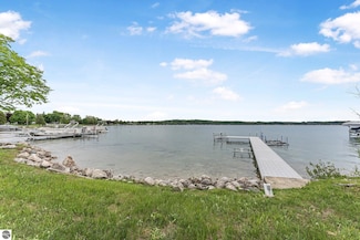 7510 Crystal Dr, Beulah, MI 49617