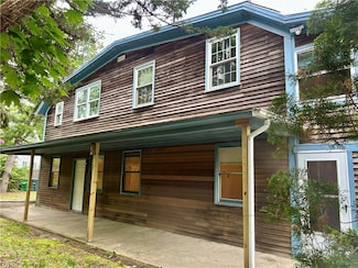 18 Railroad Ave, West Kingston, RI 02892