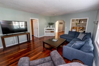 213 S Mammoth Rd, Manchester, NH 03109