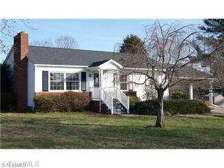 609 Willowbrook Ln, Winston Salem, NC 27104