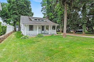 65 Mountain Ave, Bayville, NY 11709