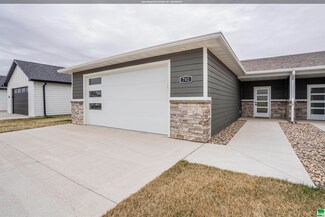 702 17th St SE Unit 2, Orange City, IA 51041