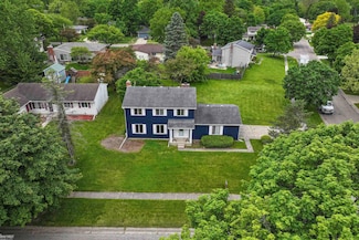 406 Windmill Point Dr, Flushing, MI 48433
