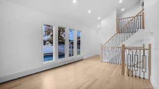 300 W 21st St, Deer Park, NY 11729