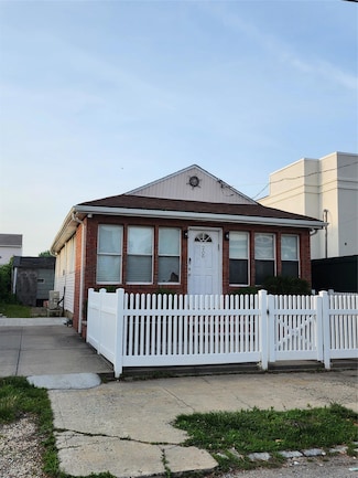 208 Seagirt Ave, Far Rockaway, NY 11691