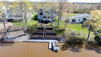 1432 Lake Vue Dr, Roaming Shores, OH 44085