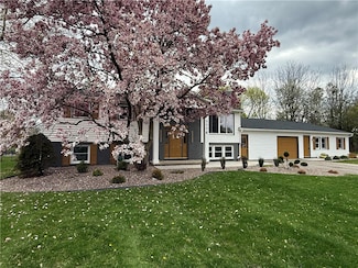 1114 Parkside Dr, Webster, NY 14580