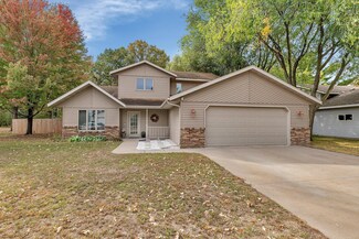 917 Lilac Ln, Little Falls, MN 56345