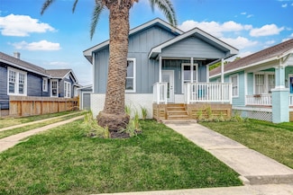 1324 Ursuline St, Galveston, TX 77550