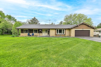 2465 Rockway Ln W, Brookfield, WI 53005