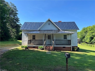 560 Cox St, Ramseur, NC 27316