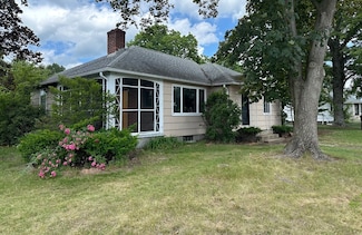 32 White St, Ludlow, MA 01056