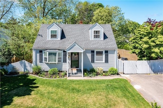 45 Nichols Rd, North Kingstown, RI 02852