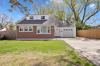 630 Graham Rd, Florissant, MO 63031