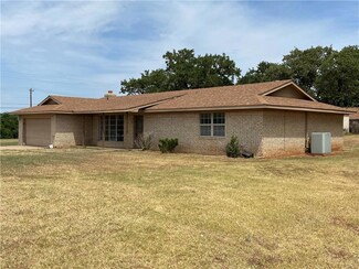 2302 Leo Sun St, Shawnee, OK 74804