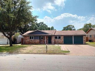 713 Ponderosa Dr, Hurst, TX 76053