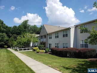 9 Parkside Ct, Wayne, NJ 07470