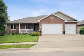 6655 Wellington Ln, Dubuque, IA 52003