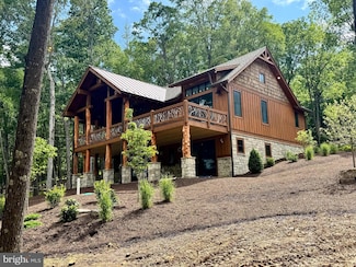 639 Golf Club Dr, Brandywine, WV 26802