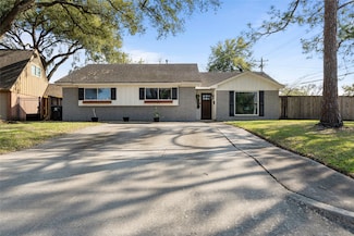 9655 Meadowland Dr, Houston, TX 77063