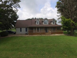 102 Cherry St, Worthington, IN 47471
