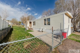 180 Hazelnut Ln, Pocatello, ID 83204