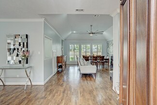 1418 Bingle Rd, Houston, TX 77055