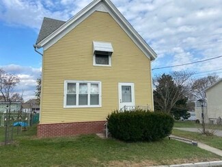 92 Norman St, Fall River, MA 02721