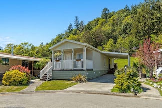 72 W Coast Dr, Redway, CA 95560