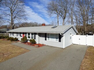 18 Bradford St, Holbrook, MA 02343