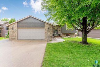 612 Falcon Ave, Harrisburg, SD 57032