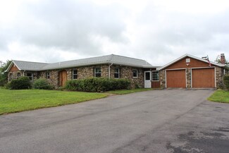 13 Willard Rd, Sturbridge, MA 01566