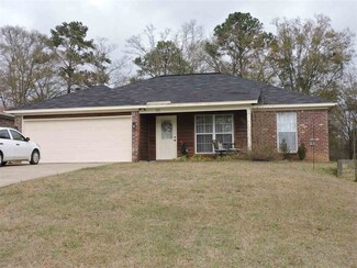 211 E Laurel Ave, Mendenhall, MS 39114