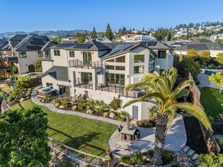 3727 Lakebriar Place, Santa Rosa, CA 95403