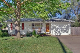 429 S Ridge Rd, Hesston, KS 67062