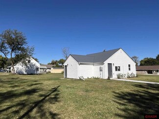 101 7th Ave N, Saint James, MN 56081