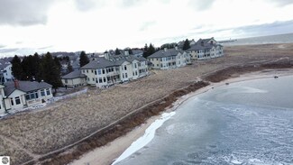 332 Lakeshore Dr, Manistee, MI 49660