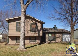 2318 SE 28th Ct, Topeka, KS 66605