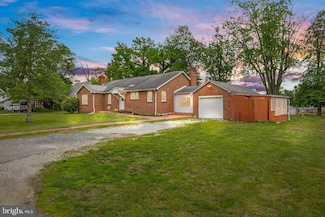 3 Lakeside Ln, Penns Grove, NJ 08069