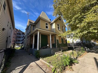 14 Adams St, Springfield, MA 01105