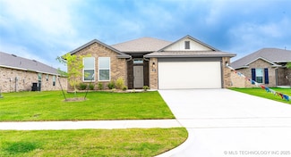 302 S 26th St, Collinsville, OK 74021