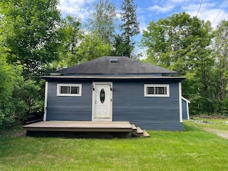 498 Clyde St, Newport, VT 05855