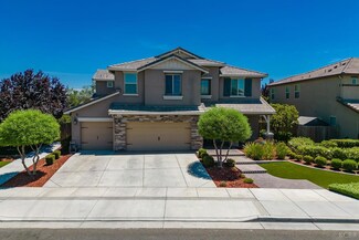 3225 N Glacier Way, Hanford, CA 93230