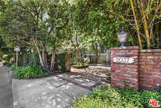 2037 Benedict Canyon Dr, Beverly Hills, CA 90210