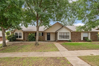 2416 Shady Turf Dr, Bedford, TX 76022