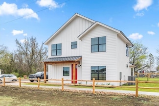 203 N Avenue J, Johnson City, TX 78636