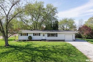 201 Heritage Ln, Delavan, IL 61734