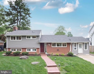 5922 Rossmore Dr, Bethesda, MD 20814