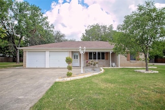 612 E Liberty St, Pilot Point, TX 76258