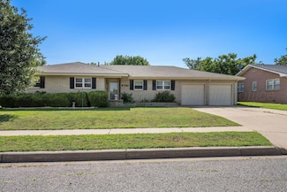 2213 N Chestnut Dr, Pampa, TX 79065